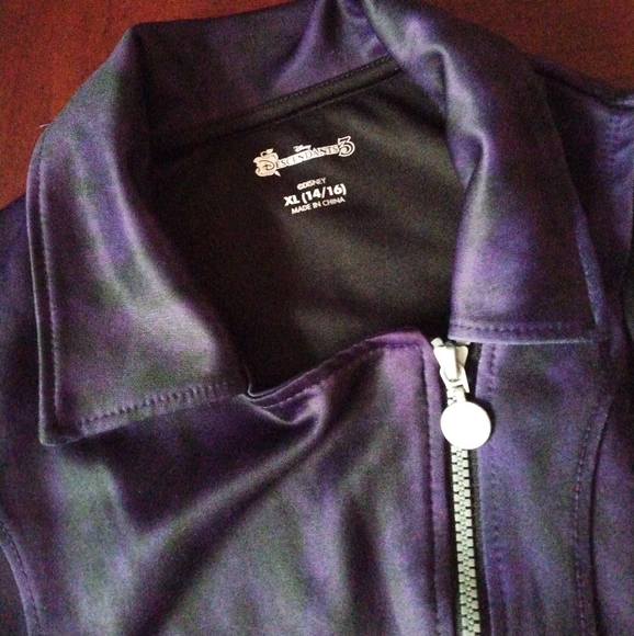 Disney Descendants 3 Vest - Picture 3 of 8